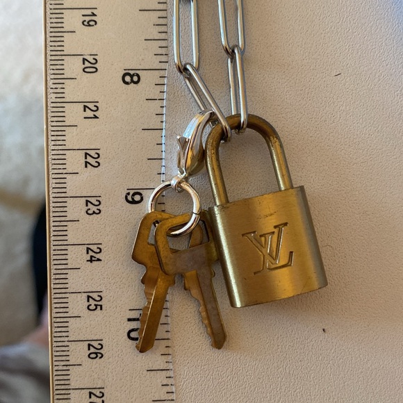 Louis Vuitton reimagined authentic padlock paper clipchain necklace - Picture 9 of 9